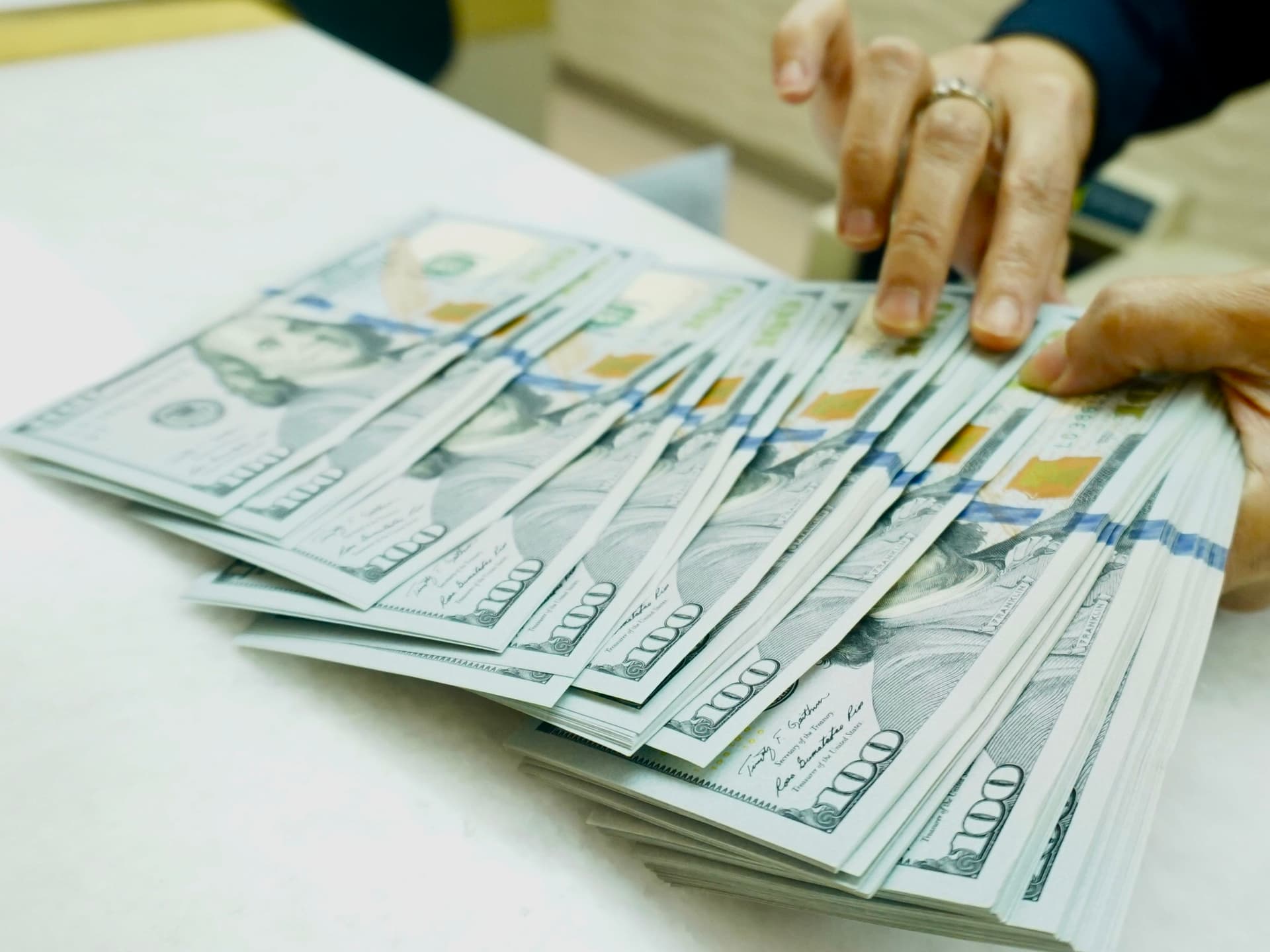 Rupiah Melemah, Efek The Fed Naikkan Suku Bunga Acuan