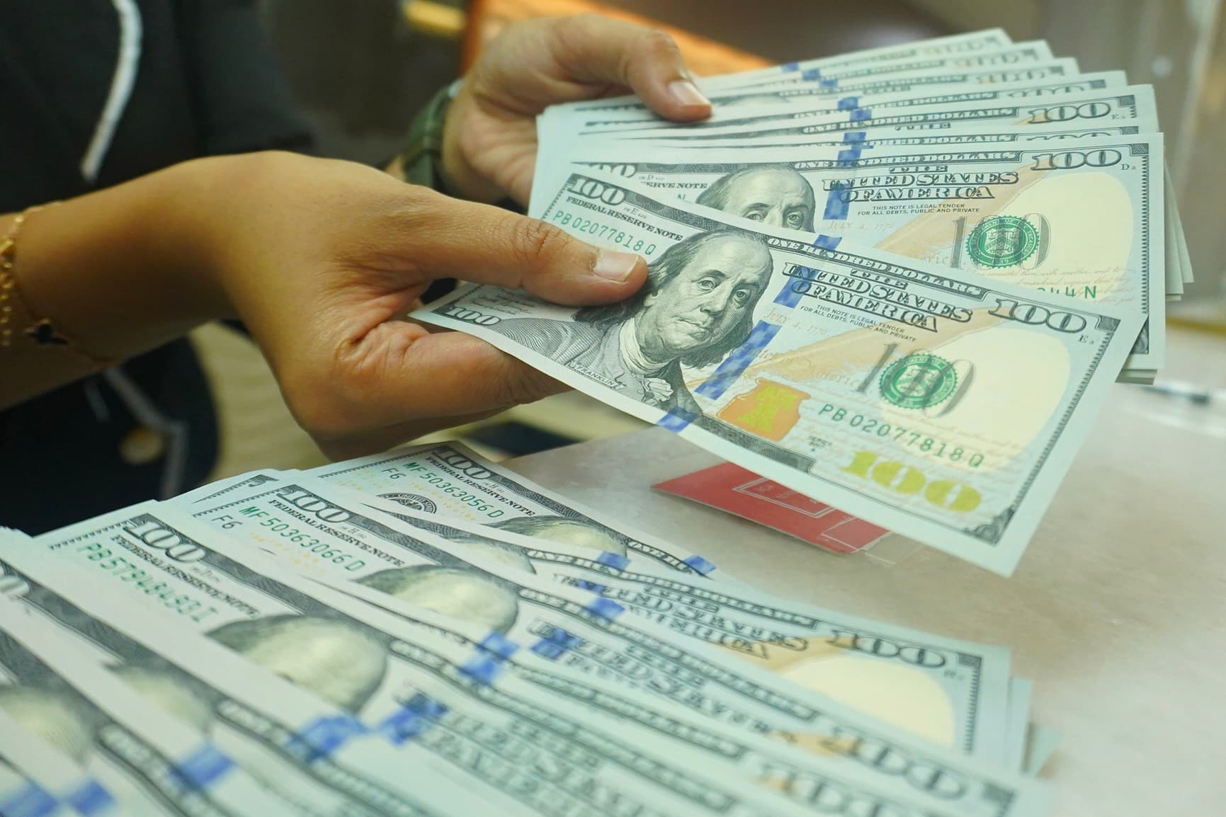 Rupiah Bertahan Menguat, di Posisi Rp 17.679 per Dolar AS