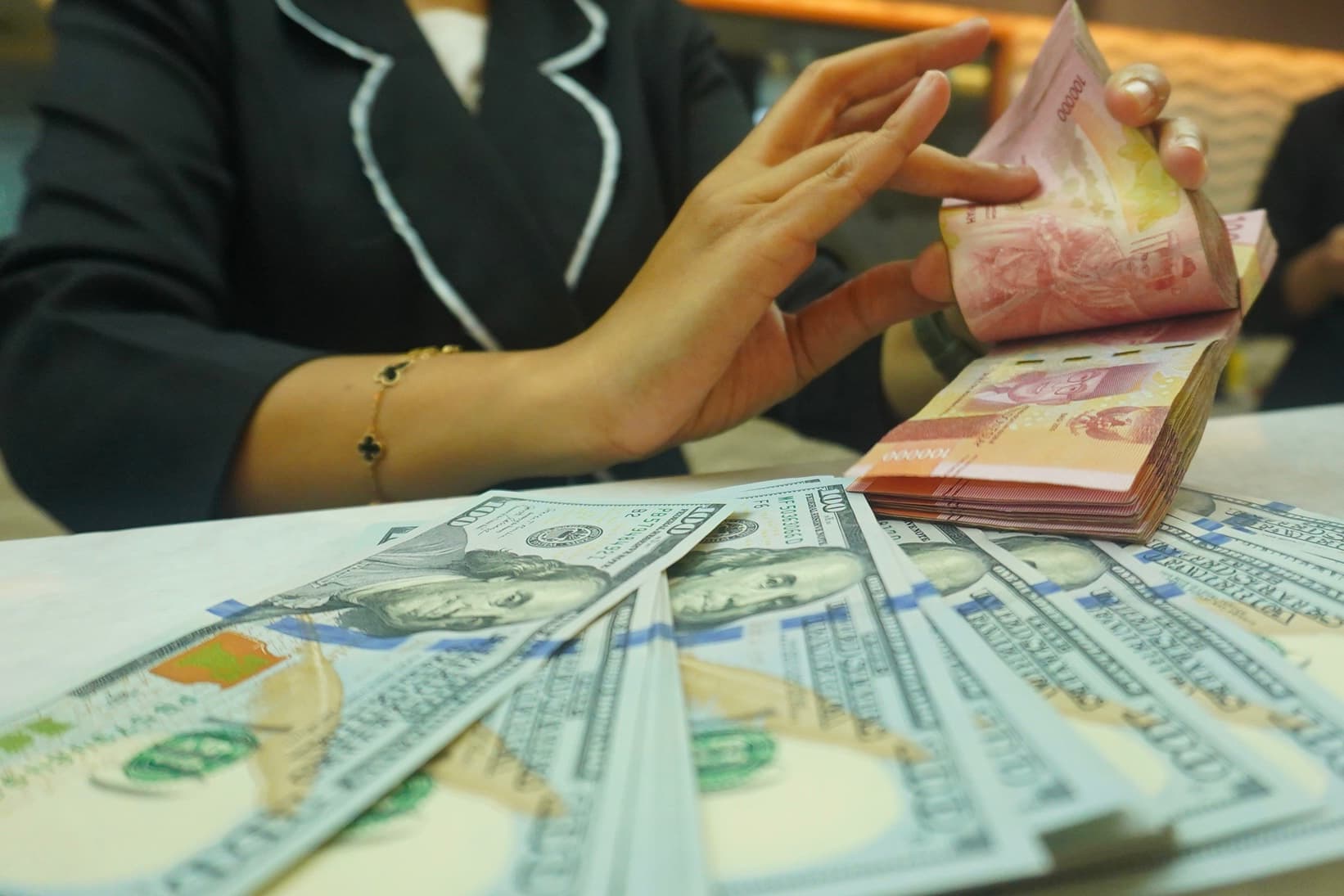 Breaking the Rp 17,800 Barrier: How Oil Shocks, Foreign Outflows, and a Hawkish Fed Are Squeezing the Indonesian Rupiah