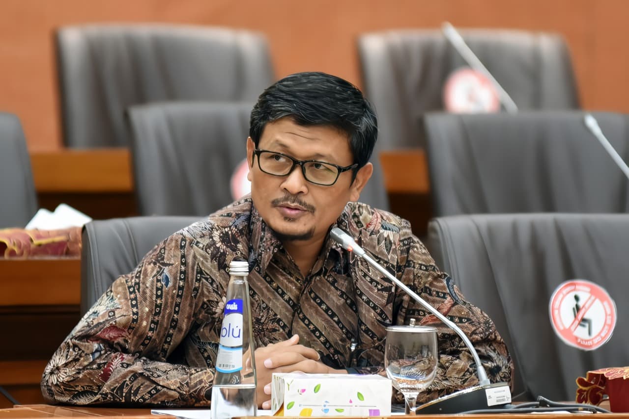 DPR Minta OJK Turun Tangan Usut Isu PHK Sepihak di Maybank 