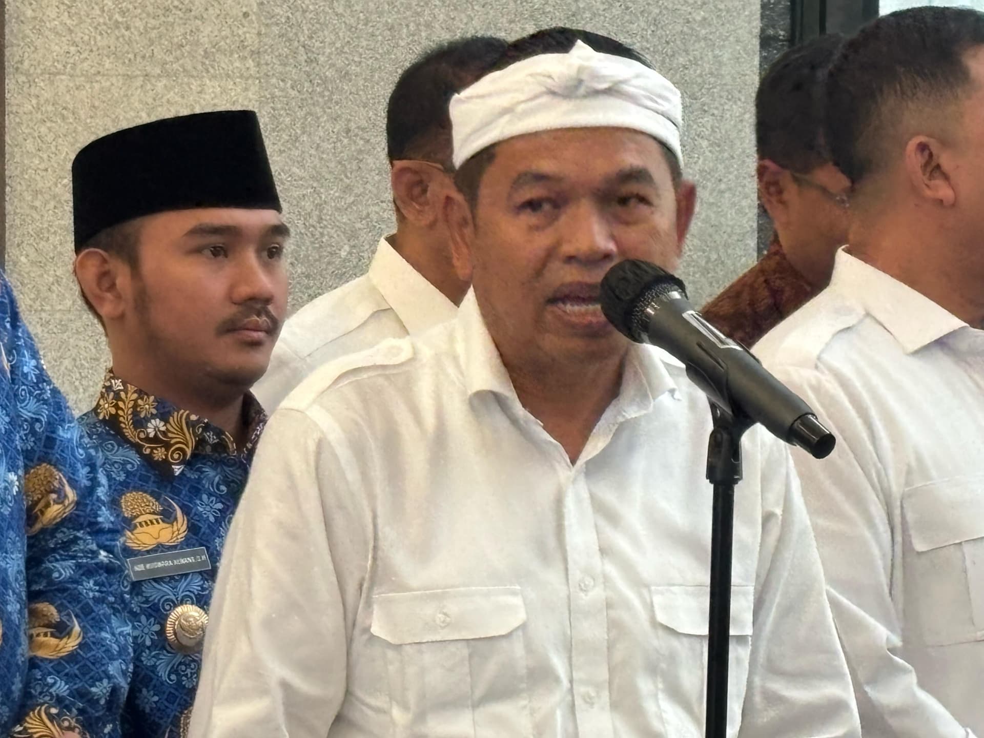 KDM Instruksikan PJJ untuk Sekolah di Jabar Terdampak Erupsi Anak Krakatau 
