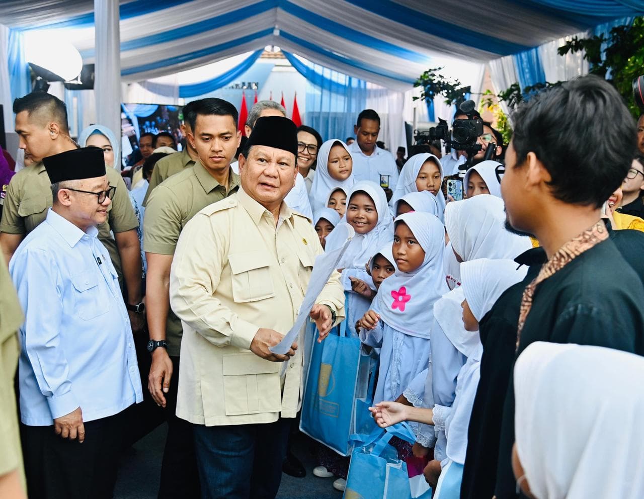 Seskab Tegaskan Komitmen Prabowo Gratiskan Pendidikan dari SD hingga Perguruan Tinggi Negeri