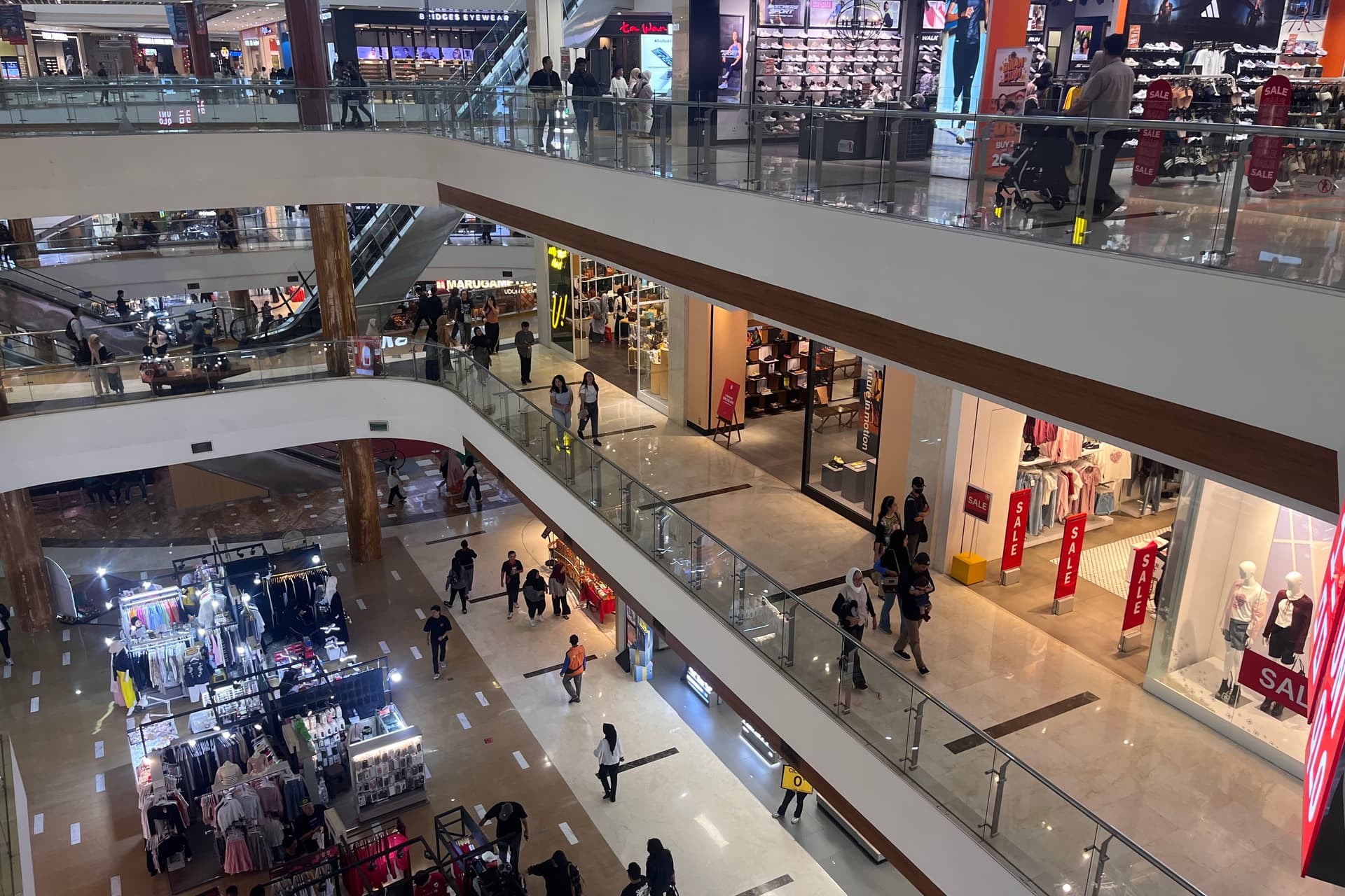 Indonesian Households Dip Into Savings as Living Costs Outpace Middle-Class Income Growth
