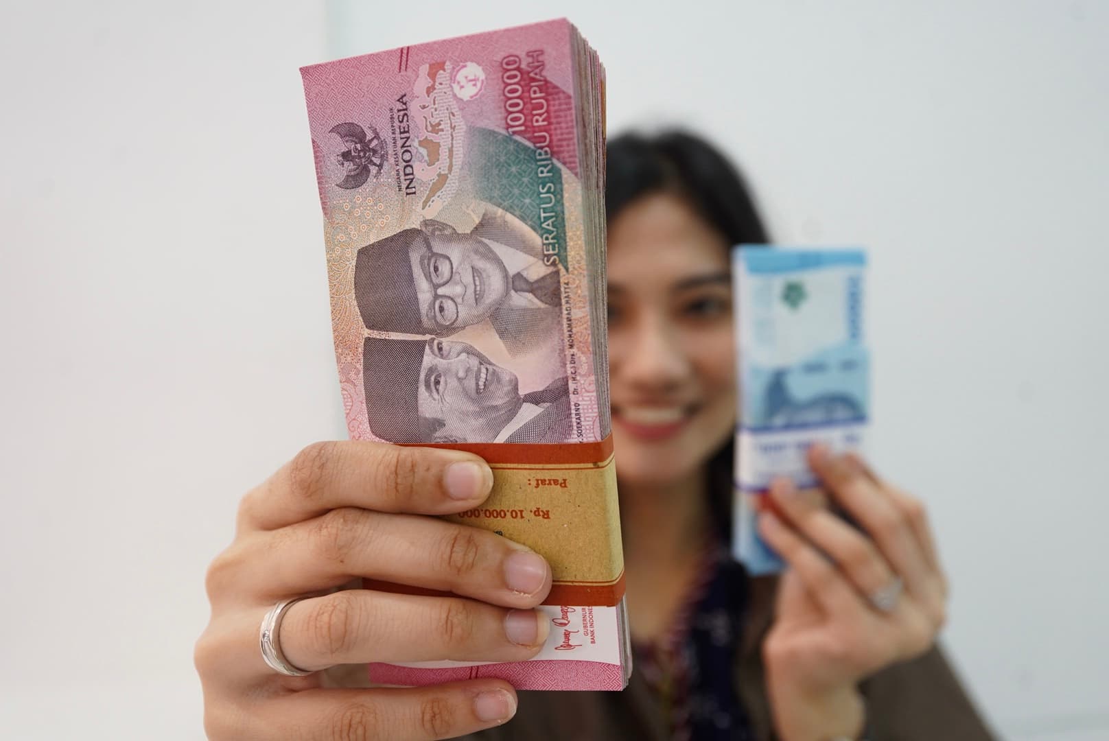 Rupiah Kian Terpukul, Dekati Level Rp 18.200 per Dolar AS