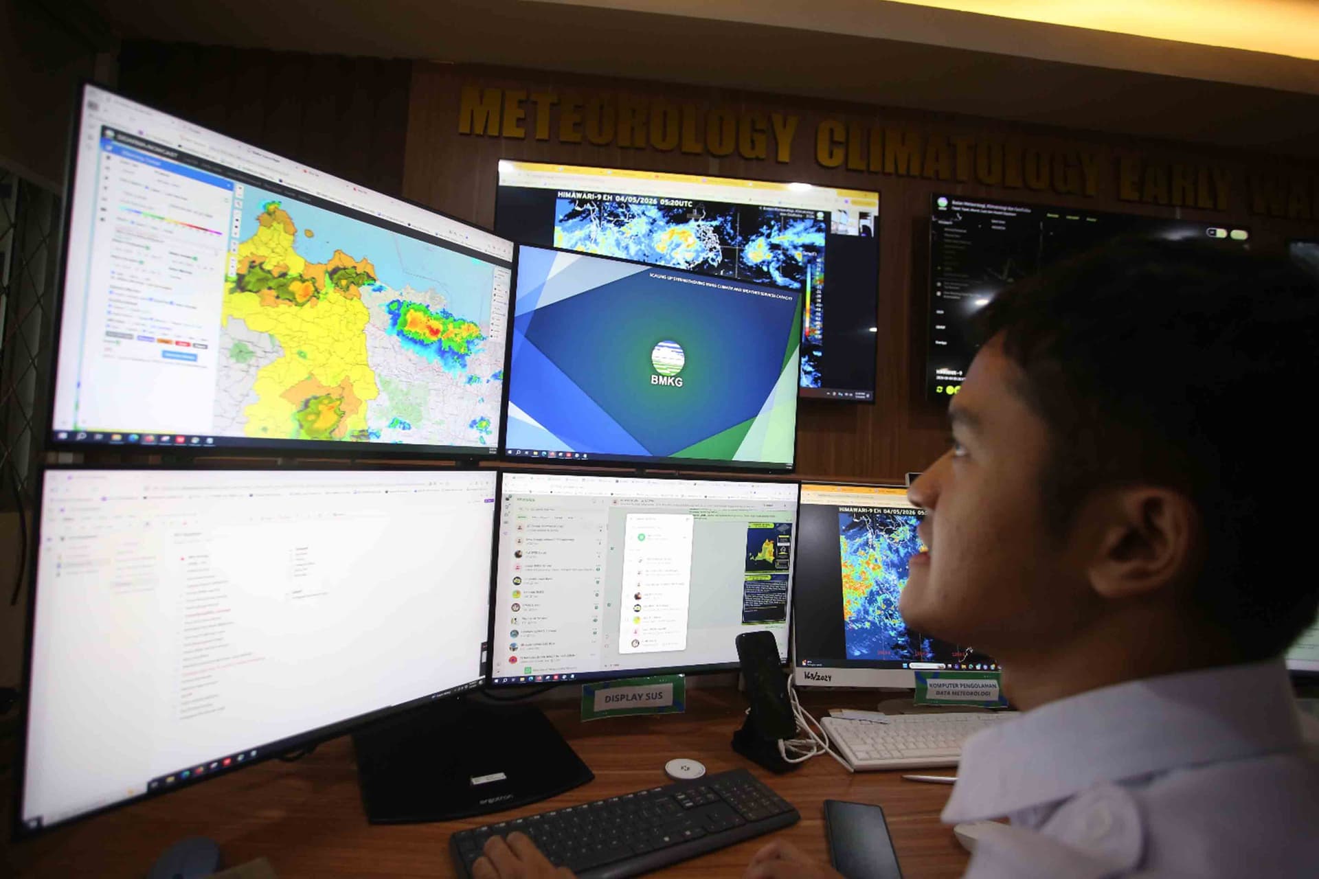 Cuaca Jakarta Hari Ini: Berawan hingga Sore, Hujan Ringan pada Malam Hari