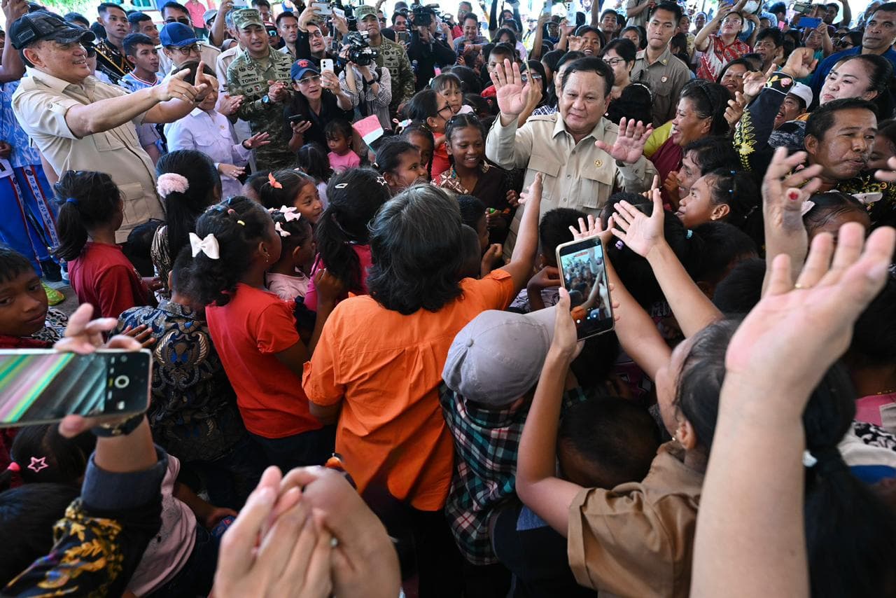 Prabowo Approval Rating Sinks Below 50% as Food Inflation and Stalled Flagship Programs Sour Public Sentiment