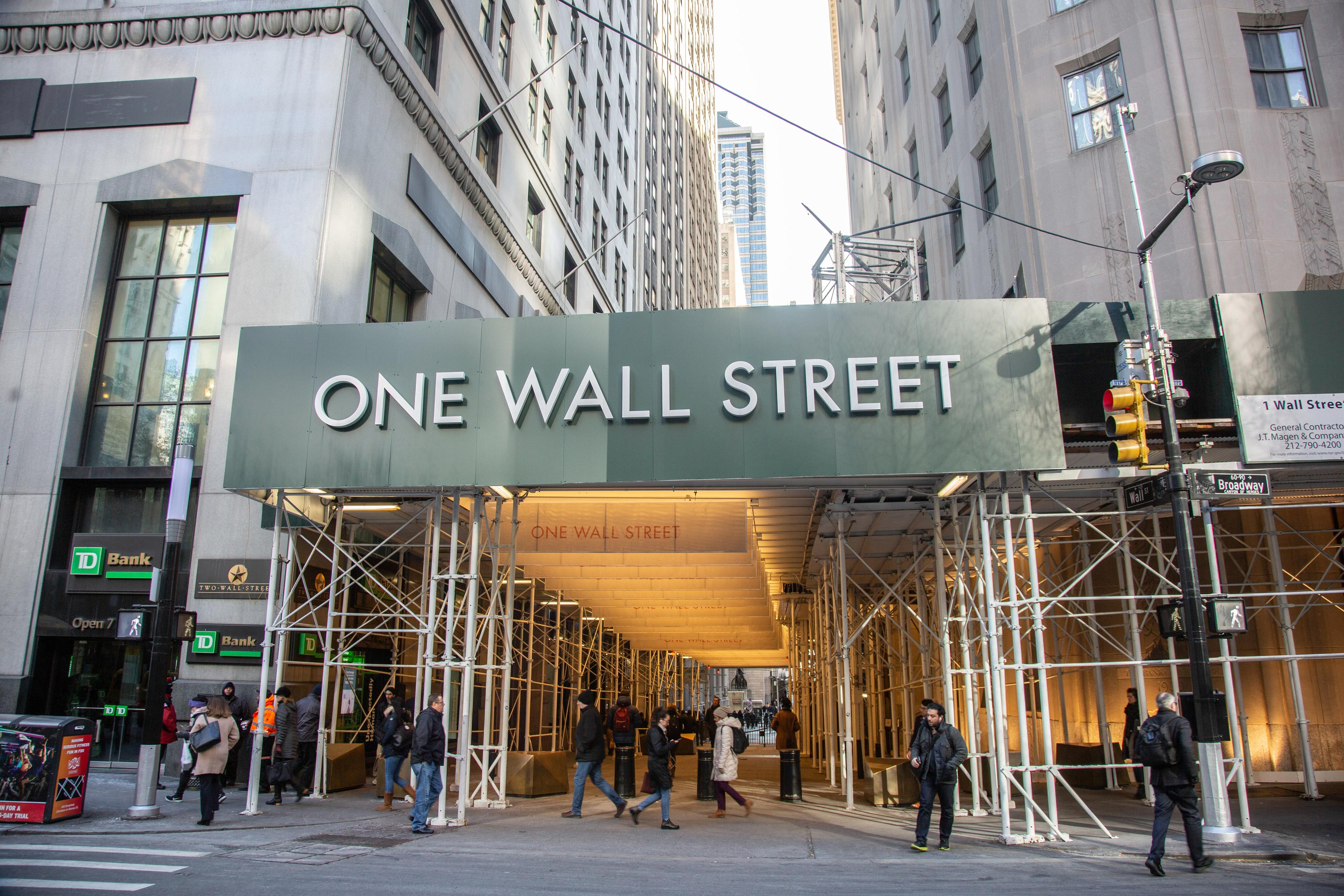 Wall Street Melemah, Investor Menanti Katalis Positif dari Laporan Pendapatan ‘Big Tech’ 