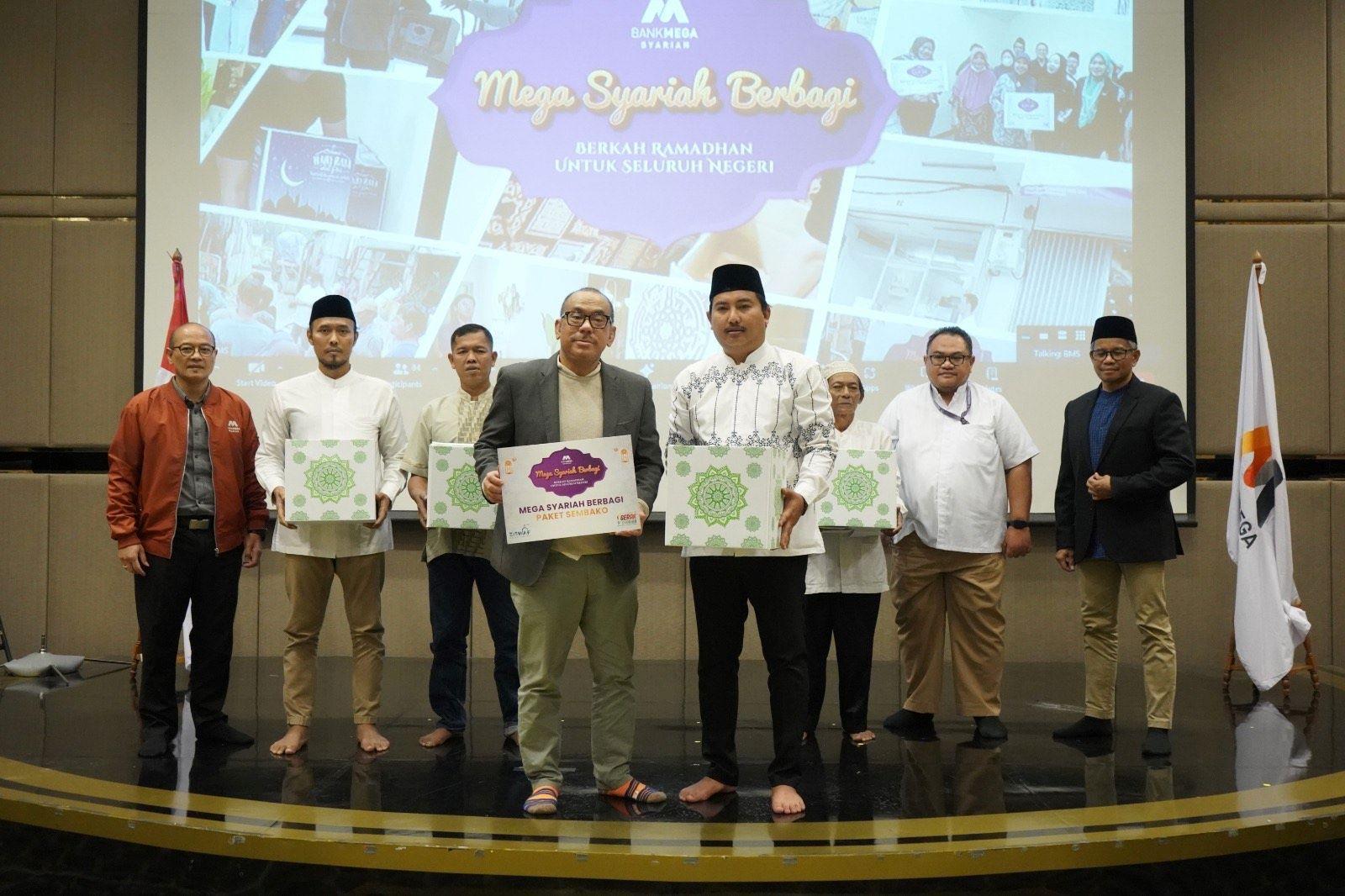 Bank Mega Syariah Salurkan 5.800 Paket Sembako di 41 Kota