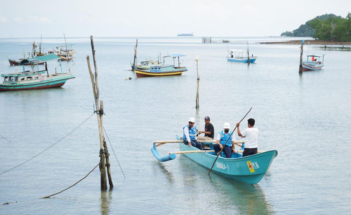 Program Electrifying Marine, PLN Salurkan Bantuan TJSL ke Nelayan Bangka Belitung
