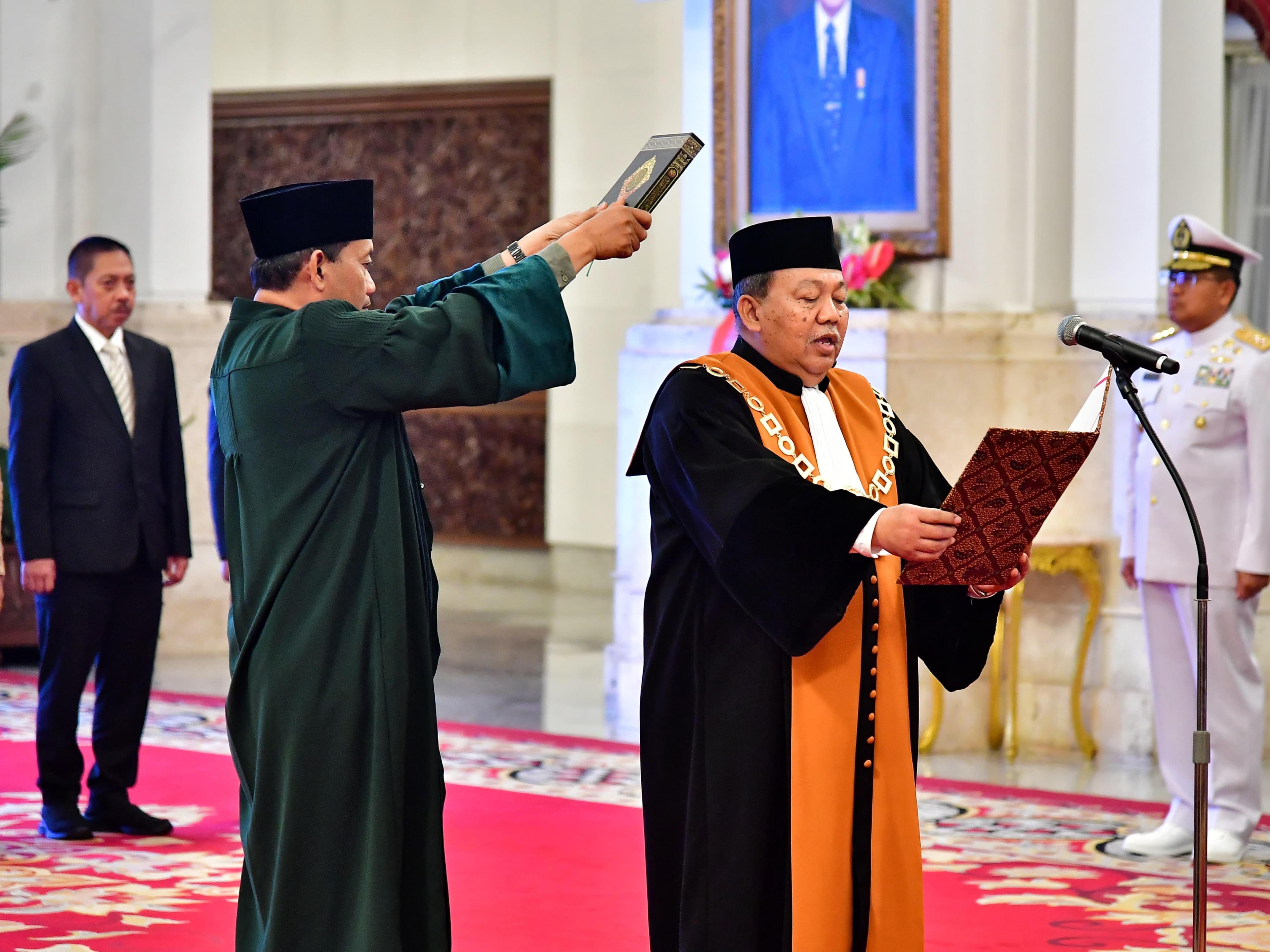 Jokowi Saksikan Pengucapan Sumpah Hakim Agung Suharto sebagai Wakil Ketua MA 