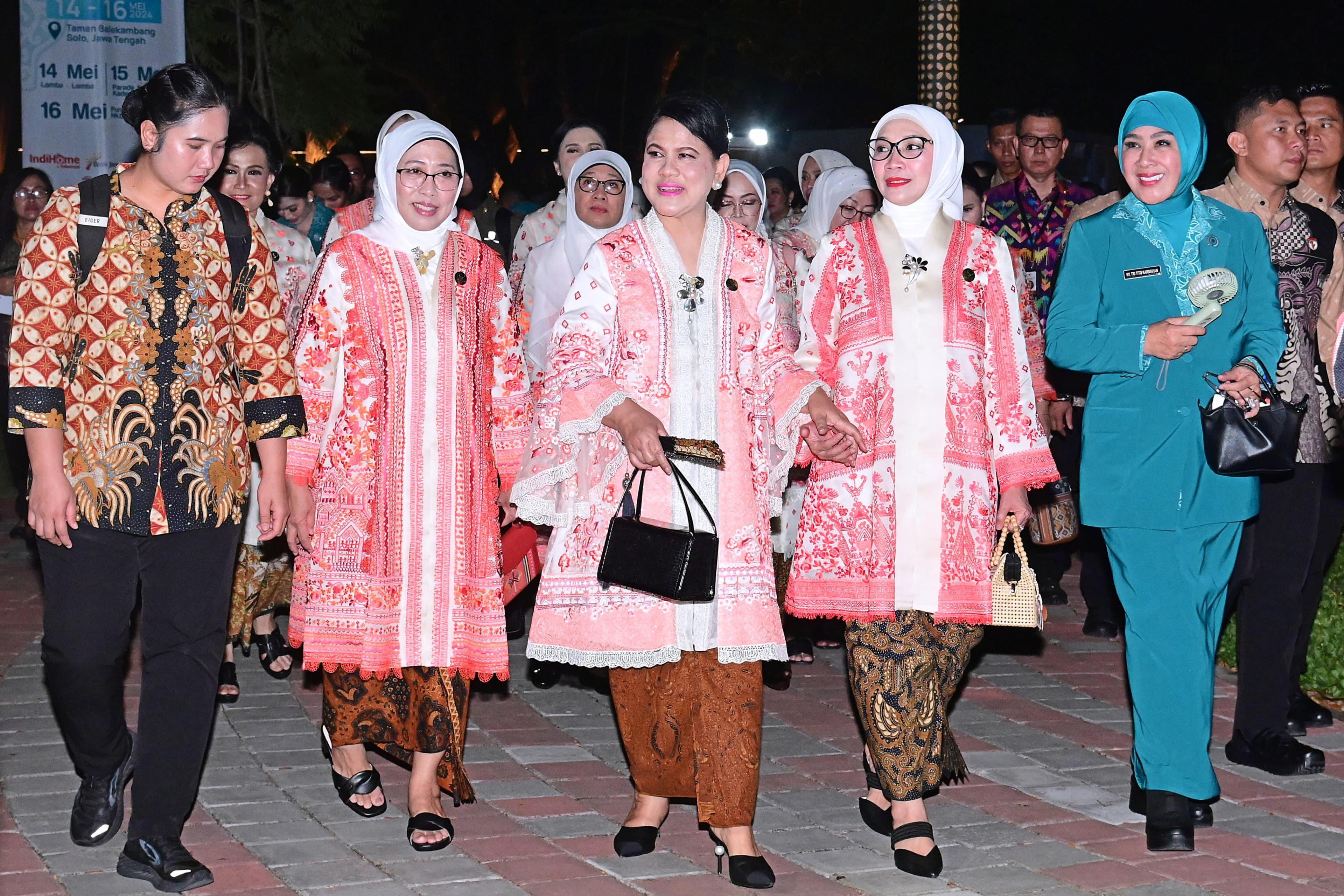 Iriana Jokowi dan Wury Ma'ruf Amin Hadiri Peringatan HKG PKK di Surakarta 