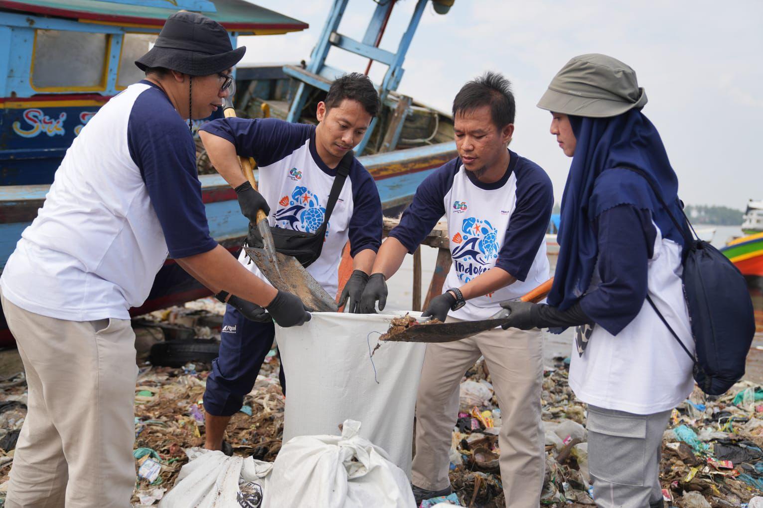 Dukung Pantai Makin Bersih dan Lestari, PGN Gelar Aksi Bersih di Pantai Teluk Labuan