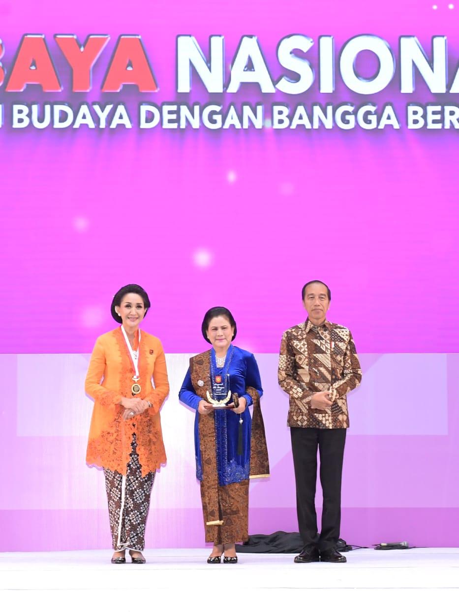 Jokowi dan Iriana Hadiri Peringatan Hari Kebaya Nasional