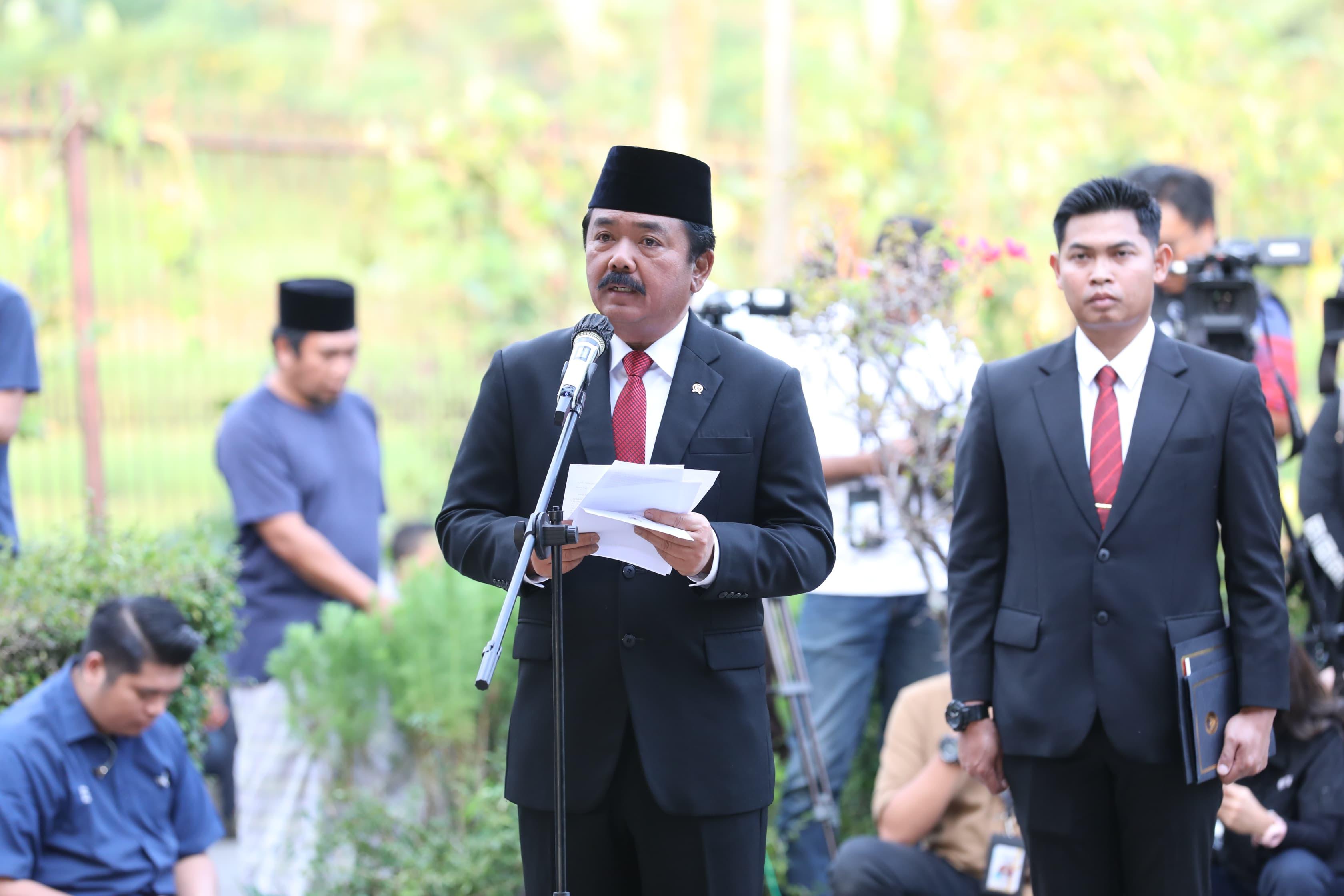 Pimpin Upacara Pemakaman Hamzah Haz, Menko Hadi: Indonesia Kehilangan Sosok Negarawan