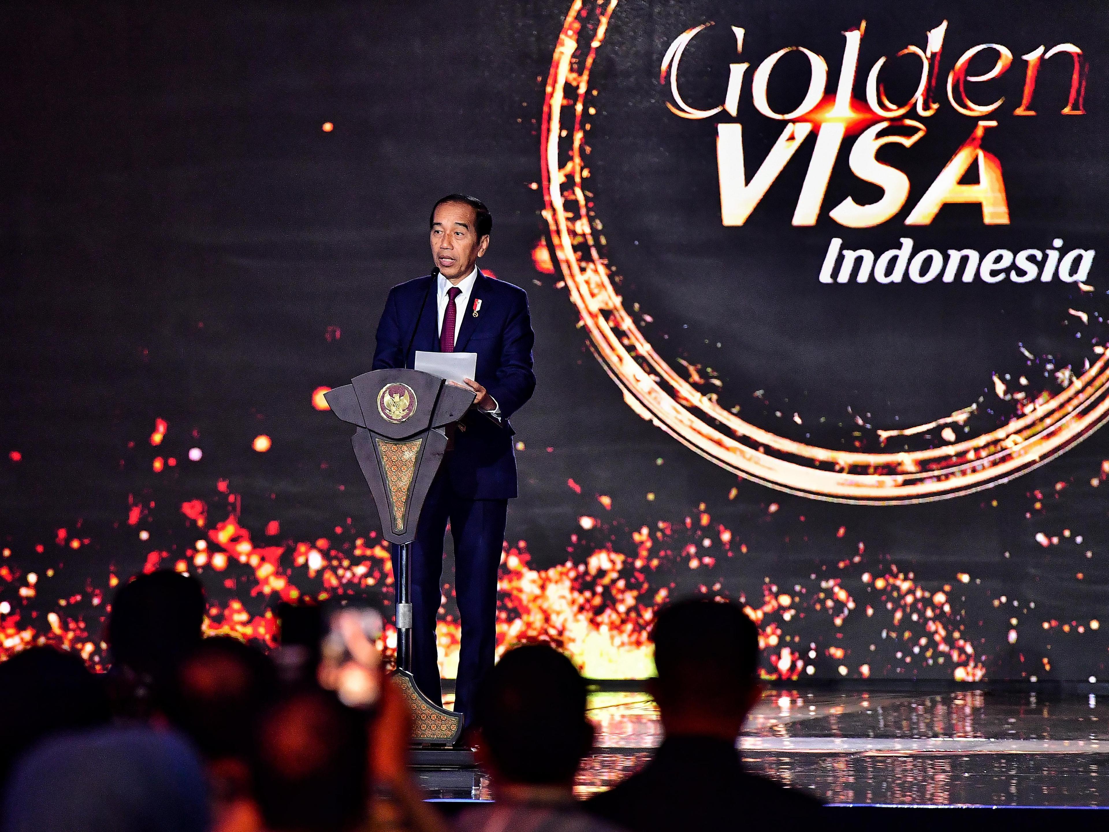 Jokowi Ingatkan Ditjen Imigrasi Tak Sembarang Beri Golden Visa