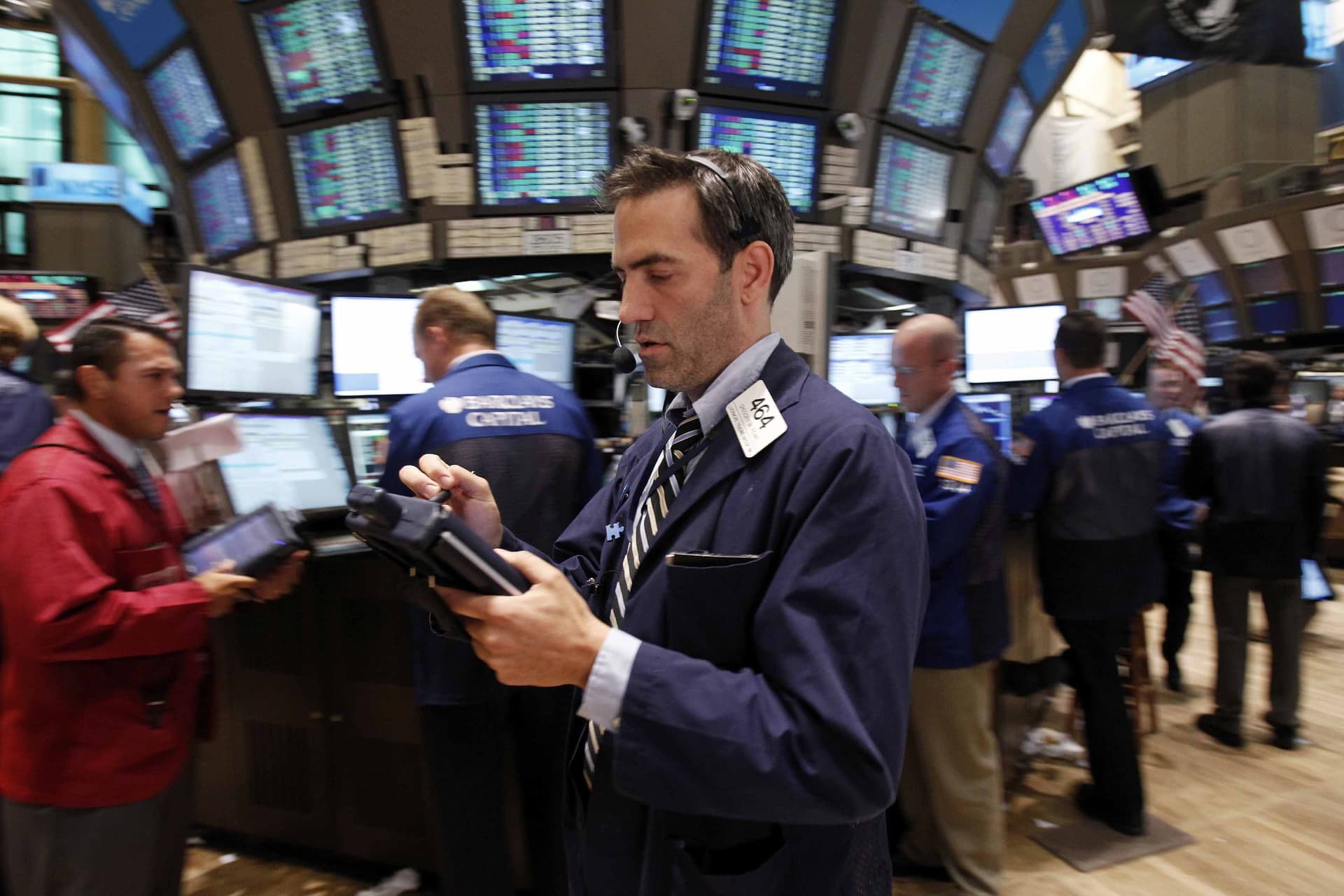 Wall Street Tertekan Saham Chip, tapi Dow Jones Justru Menguat